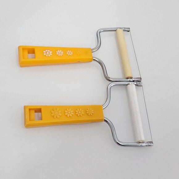 Vintage Yellow Daisies Cheese Slicer 6" set/2 Tasco retro mod farmhouse - Picture 10 of 10